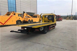 旅顺口非事故拖车